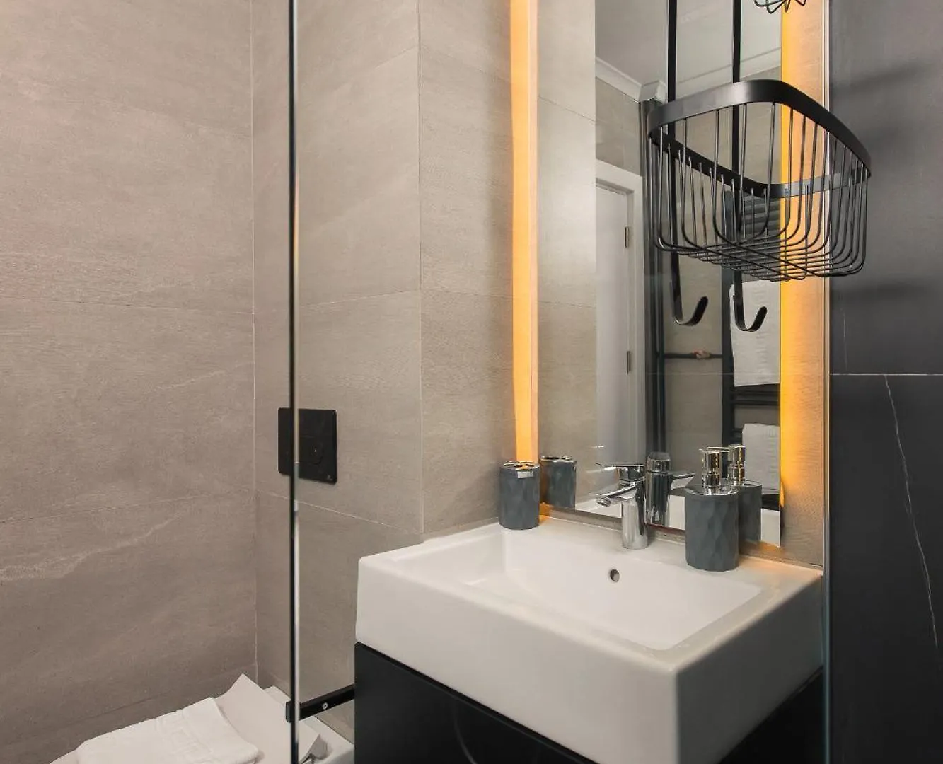 Luxurious Urban Retreat With Unmatched Comfort Bucharest Apartment