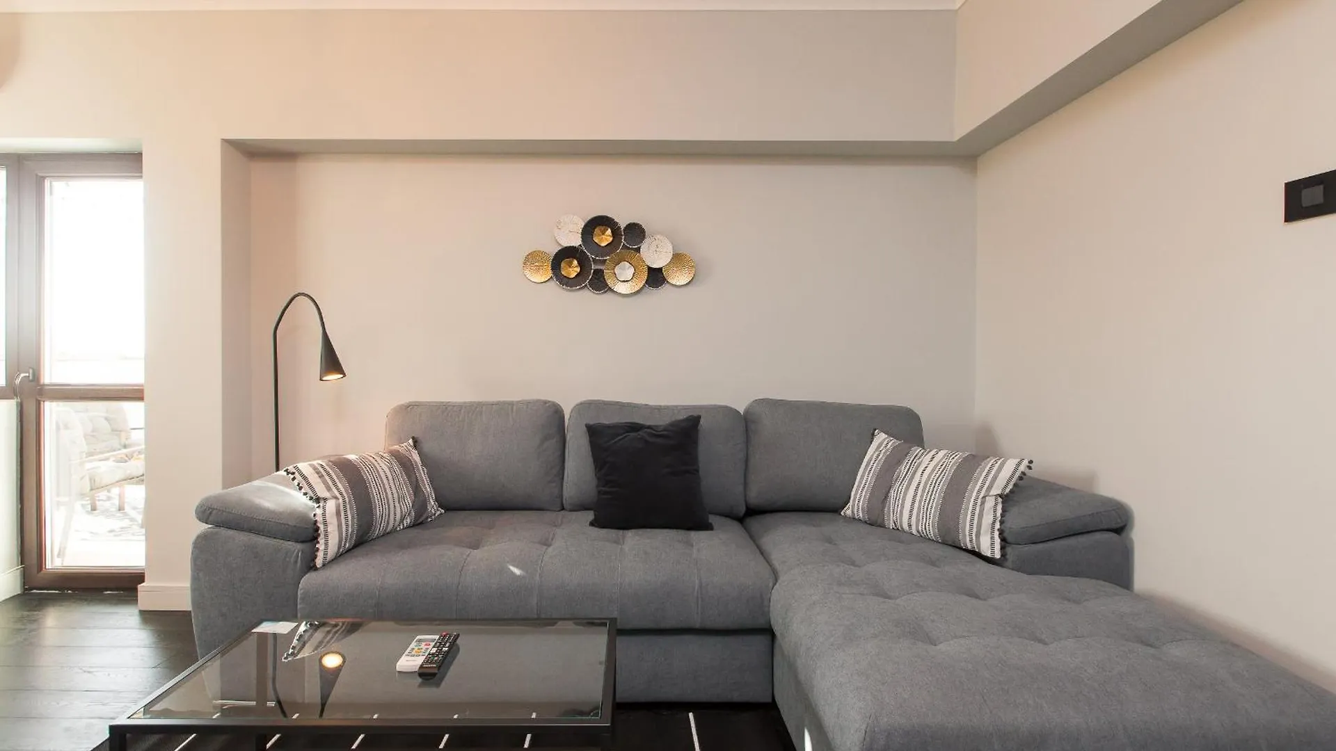 Luxurious Urban Retreat With Unmatched Comfort Bucharest Apartment