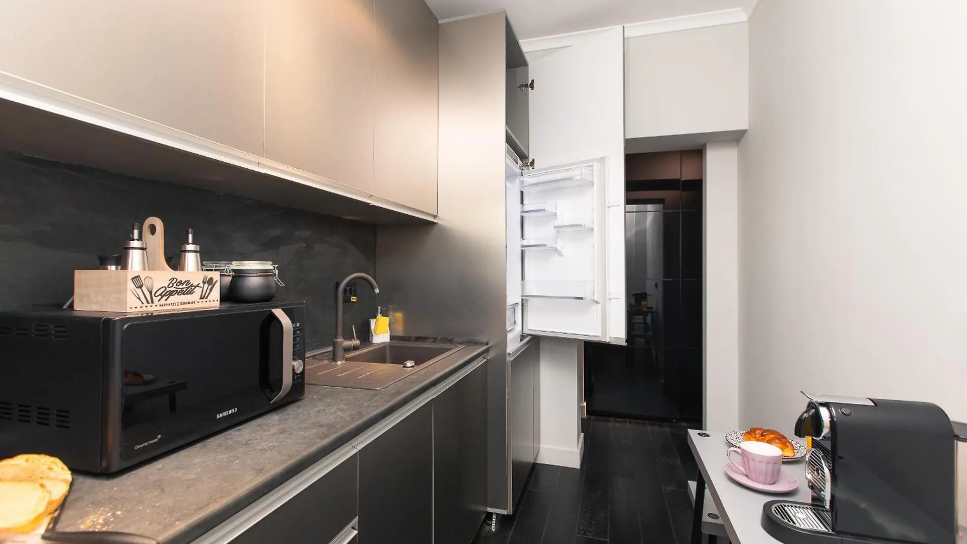 Apartment Luxurious Urban Retreat With Unmatched Comfort Bucharest