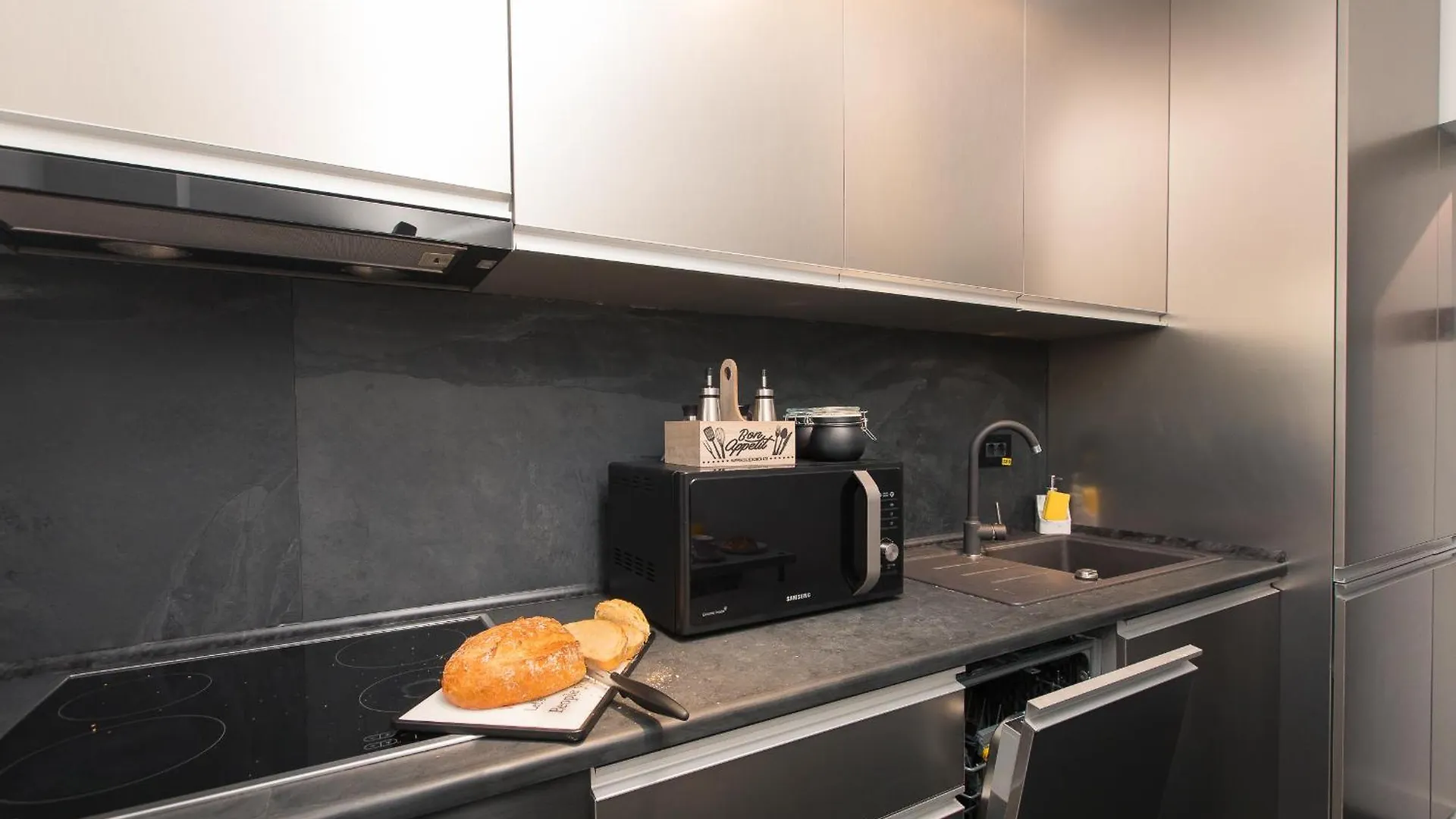 Διαμέρισμα Luxurious Urban Retreat With Unmatched Comfort Βουκουρέστι
